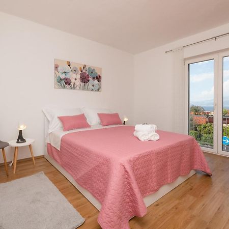 Apartment Nona - Center, 150 Meters From The Beach Supetar Exteriör bild