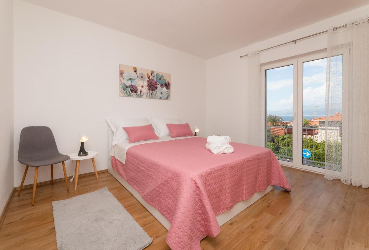 Apartment Nona - Center, 150 Meters From The Beach Supetar Exteriör bild