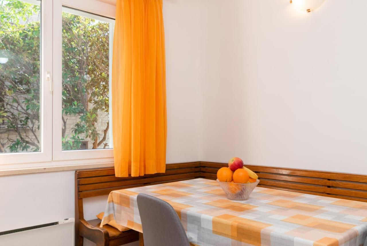Apartment Nona - Center, 150 Meters From The Beach Supetar Exteriör bild
